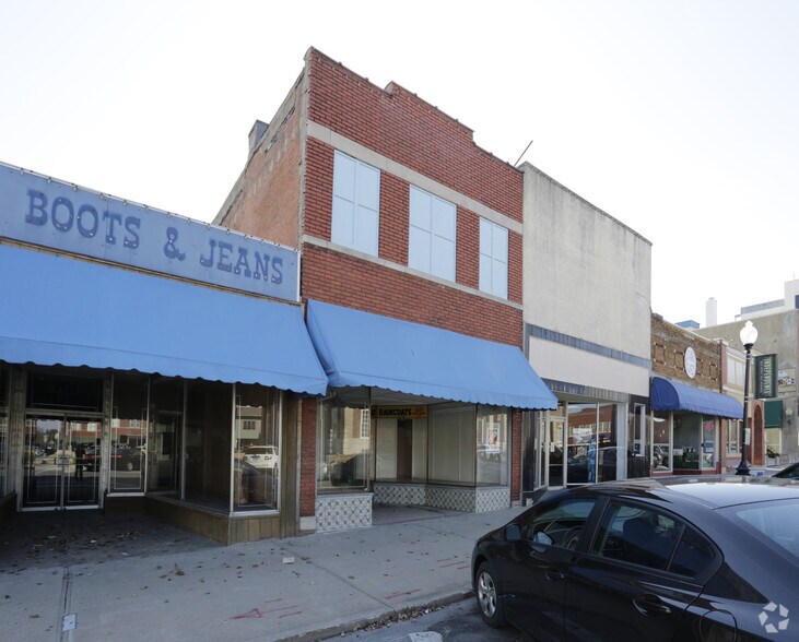 More Photos Of 103 W Lexington Ave, Independence Storefront For Lease