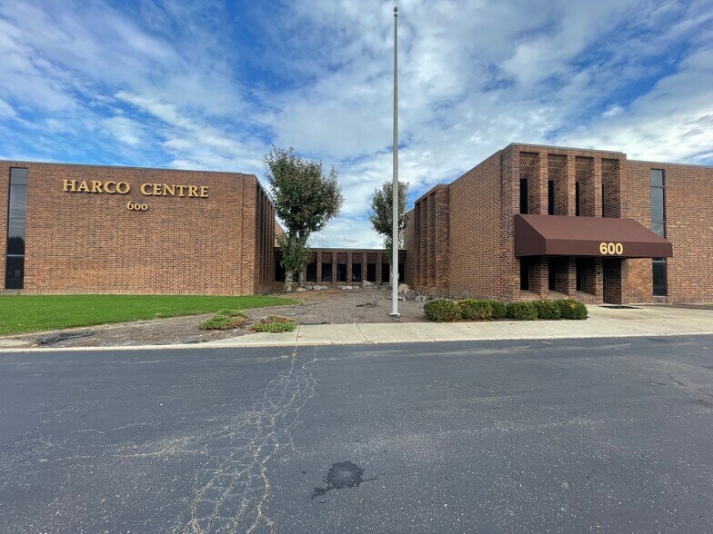 More Photos Of 600 N Union Blvd, Englewood Office For Lease