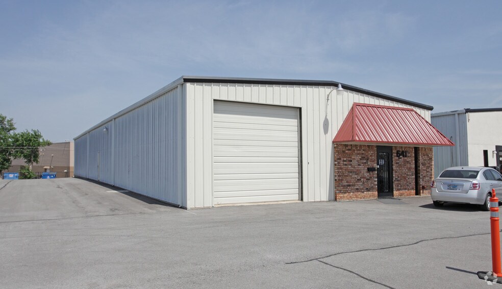 Primary Photo Of 641 Industrial Blvd, Grapevine Distribution For Lease