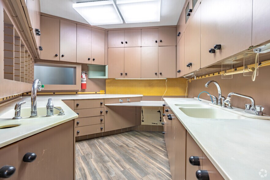 More Photos Of 505 Vistula St, Elkhart Medical For Sale