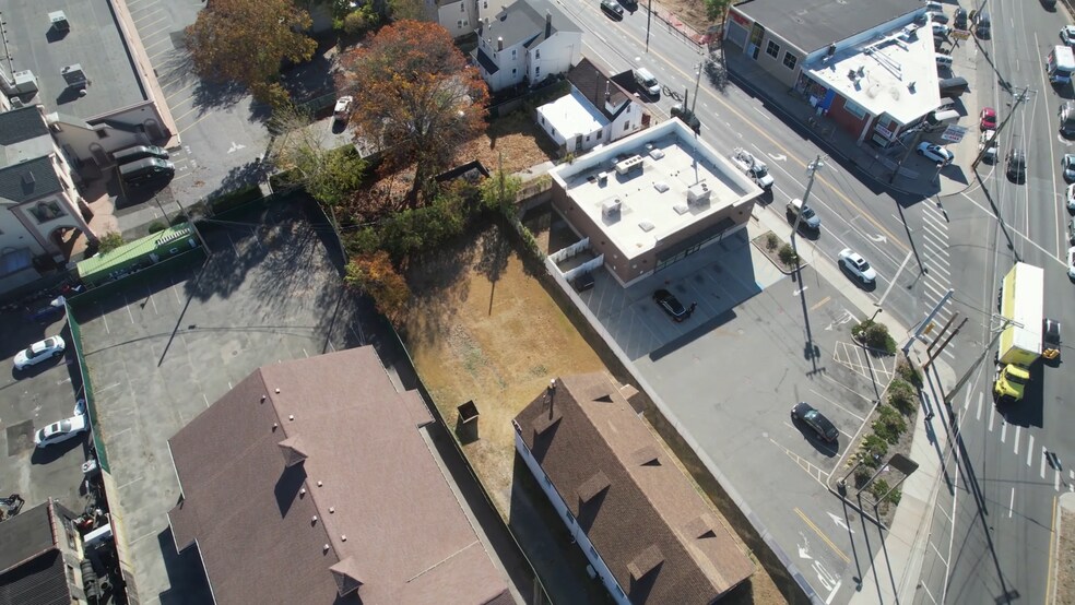 More Photos Of 66 S Franklin St, Hempstead Freestanding For Lease