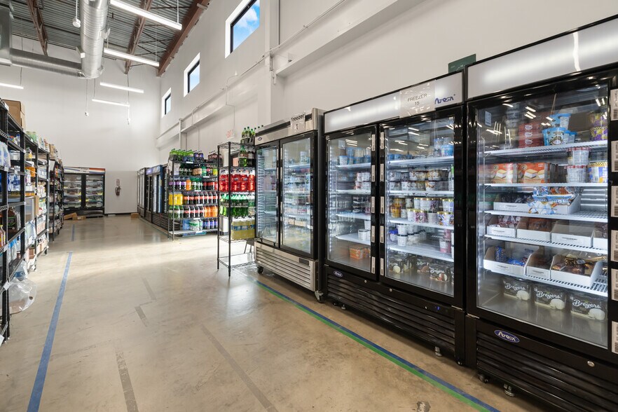 More Photos Of 1401 Erie Blvd, Syracuse Showroom For Sale