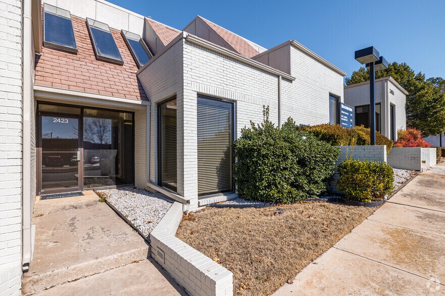 More Photos Of 2421 Wilcox Dr, Norman Office For Lease