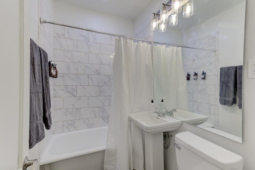 More Photos Of 963 New York St, Memphis Multifamily For Sale