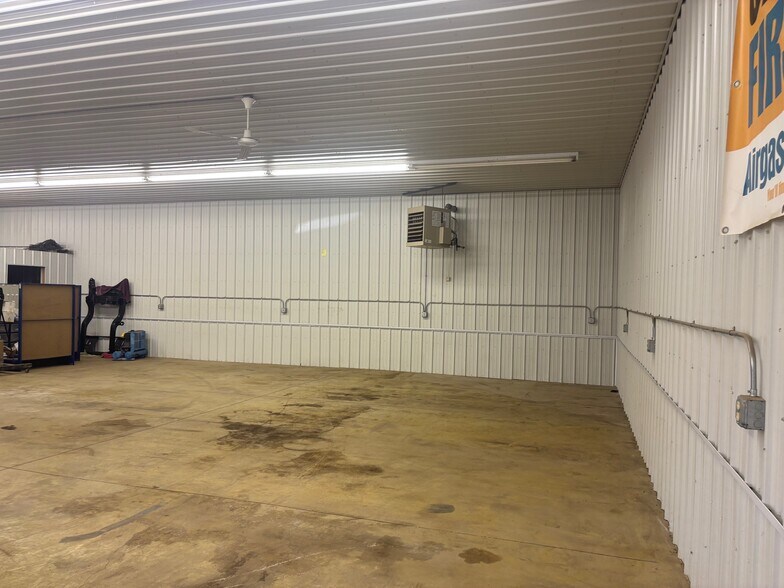 More Photos Of 717 27th St SE, Minot Flex For Lease