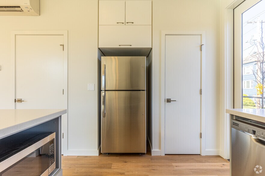 More Photos Of 5115 E Burnside St, Portland Apartments For Sale