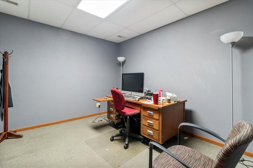 More Photos Of 302 E Washington Ave, Ava General Retail For Sale