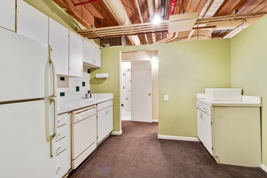 More Photos Of 1327 W Washington Blvd, Chicago Loft Creative Space For Lease