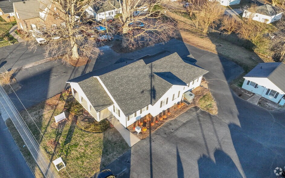 More Photos Of 717 S Cox St, Asheboro Coworking Space