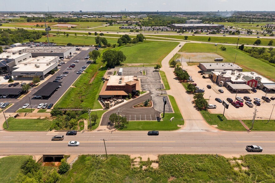 More Photos Of 800 W Memorial Rd, Oklahoma City Restaurant For Sale