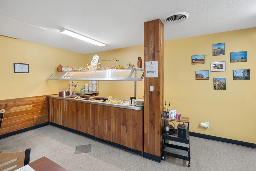 More Photos Of 125 N Newton St, Middleton Restaurant For Sale