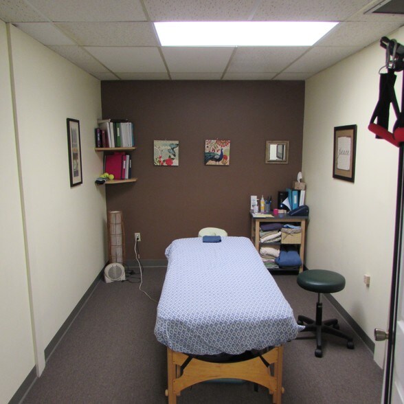 More Photos Of 7 Oak Hill Ter, Scarborough Office For Lease