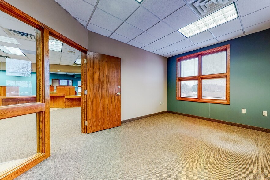 More Photos Of 11175 205th St W, Lakeville Storefront Retail Office For Lease