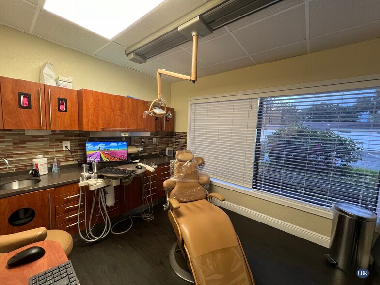 More Photos Of 2211 Sarno Rd, Melbourne Medical For Lease