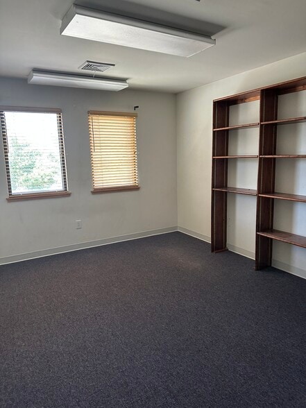More Photos Of 15421 Forest Rd, Forest Office For Lease