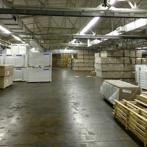 More Photos Of 320 N Hawksbill St, Luray Light Distribution For Lease