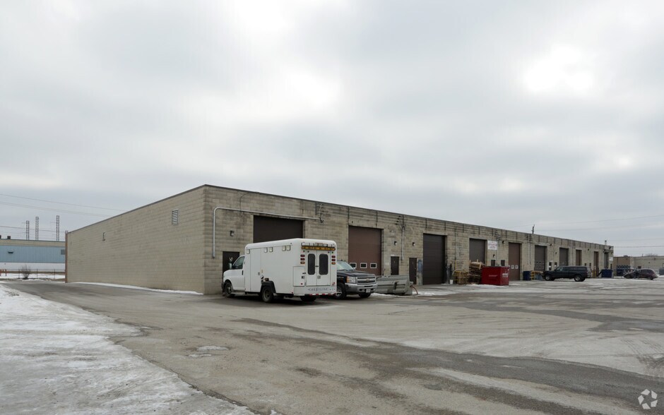 More Photos Of 470 Collier Macmillan Dr, Cambridge Warehouse For Lease