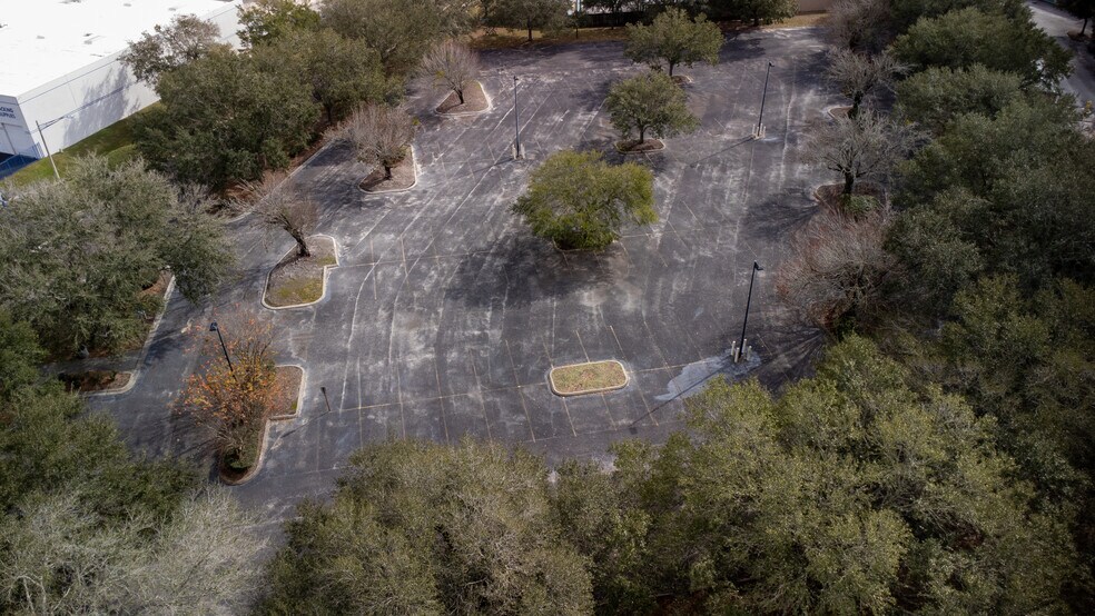 More Photos Of 6600 Youngerman Cir, Jacksonville Unknown For Lease