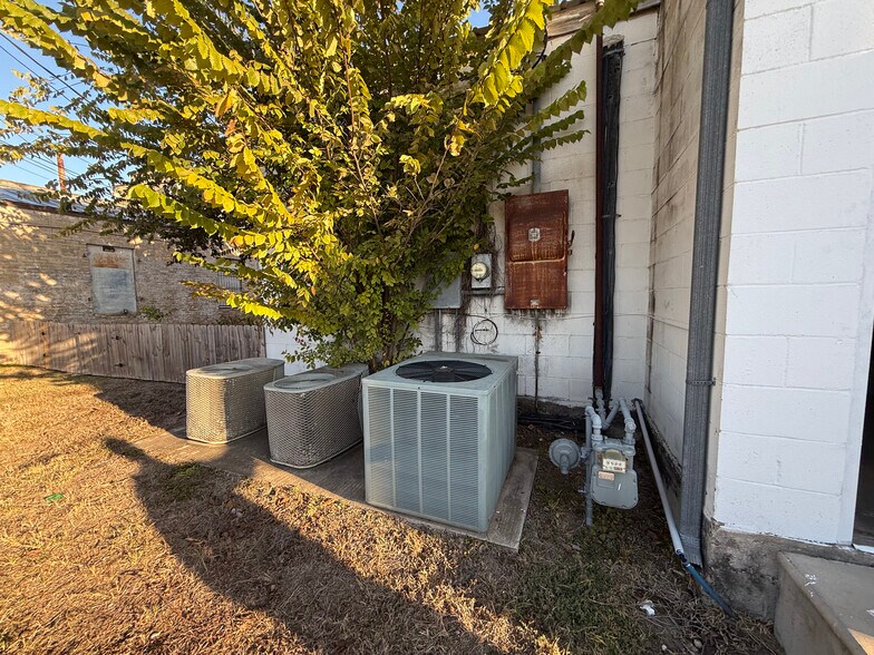 More Photos Of 119 E Main St, Cuero General Retail For Sale
