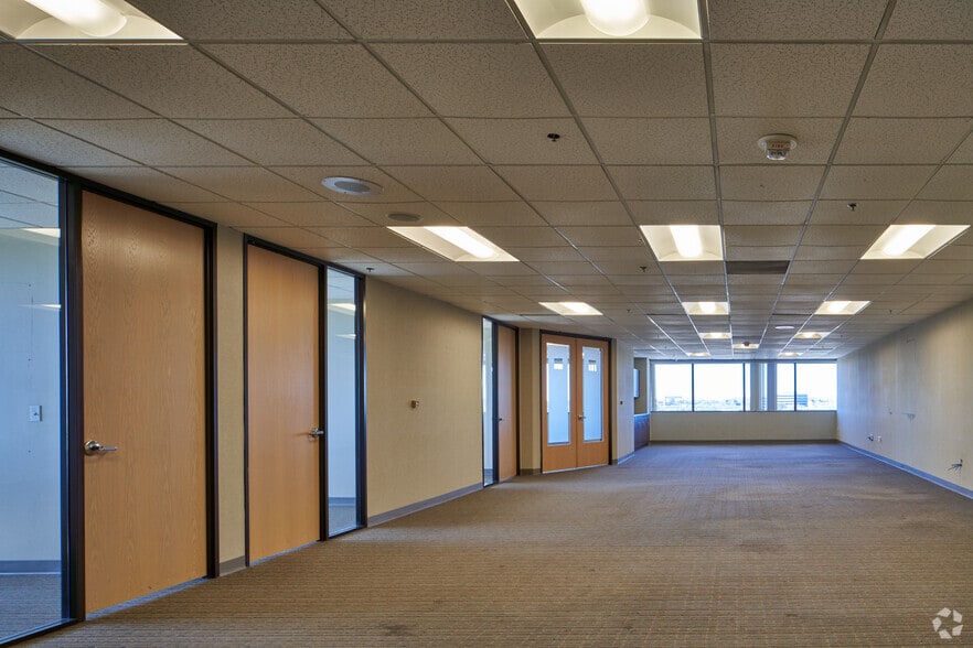 More Photos Of 888 W Big Beaver Rd, Troy Office For Sale