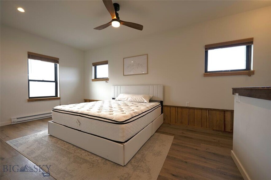 More Photos Of 924 E Park St, Livingston Apartments For Sale