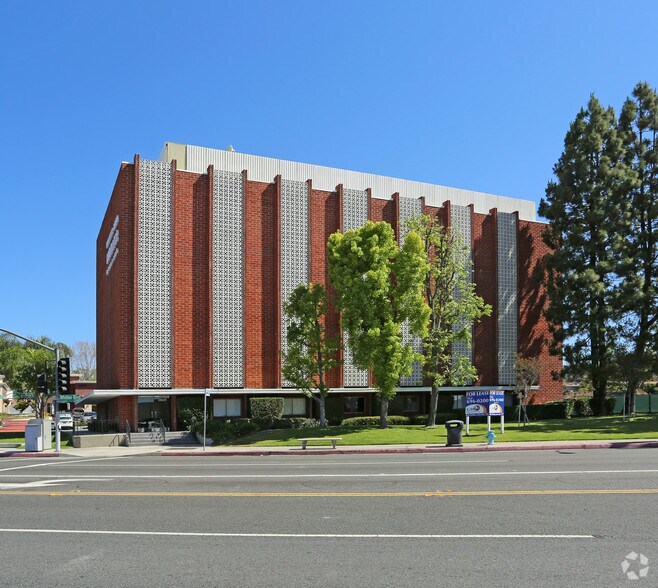 More Photos Of 13575-13601 E Whittier Blvd, Whittier Unknown For Lease