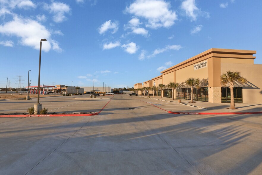 More Photos Of 3300 Bayport Blvd, Seabrook Storefront For Lease