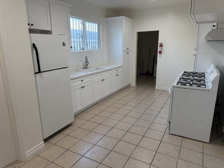 More Photos Of 8930 S Vermont Ave, Los Angeles Daycare Center For Sale