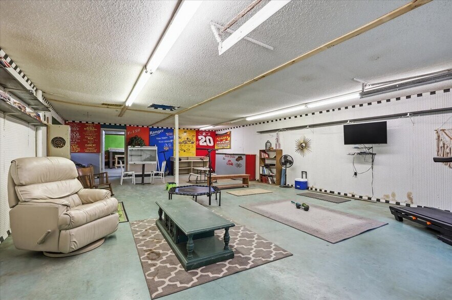More Photos Of 2633 Harriman Hwy, Harriman Warehouse For Sale