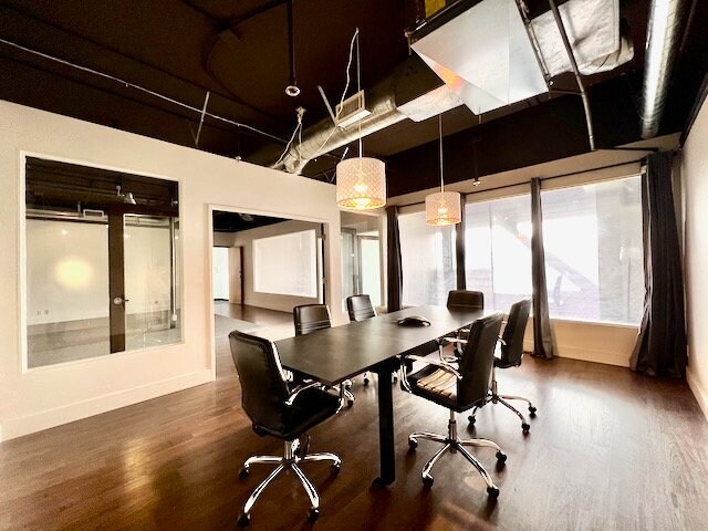 More Photos Of 7813-7815 Beverly Blvd, Los Angeles Office For Lease