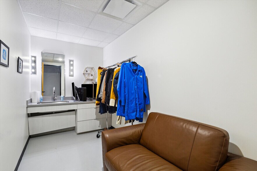 More Photos Of 4010 Canal St, Houston Warehouse For Sale