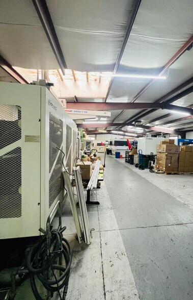 More Photos Of 590 N Main St, Leeds Manufacturing For Sale