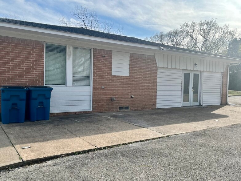 More Photos Of 1101 S Main St, Lindale Medical For Sale