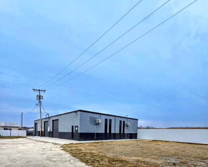 More Photos Of 211 SW Texas Ave, Lawton Warehouse For Sale