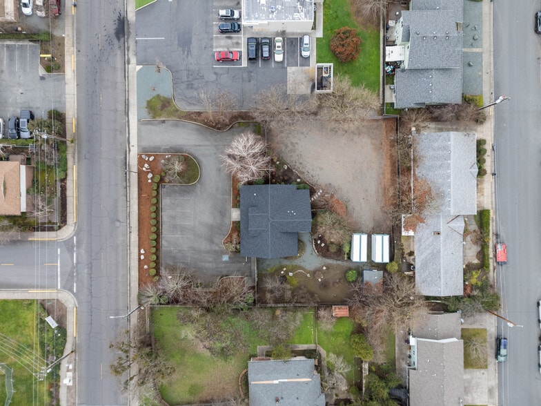 More Photos Of 858 NE A St, Grants Pass Office For Sale