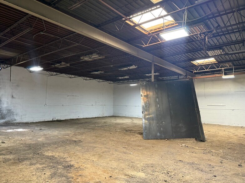 More Photos Of 597 Vandalia St, Memphis Flex For Sale