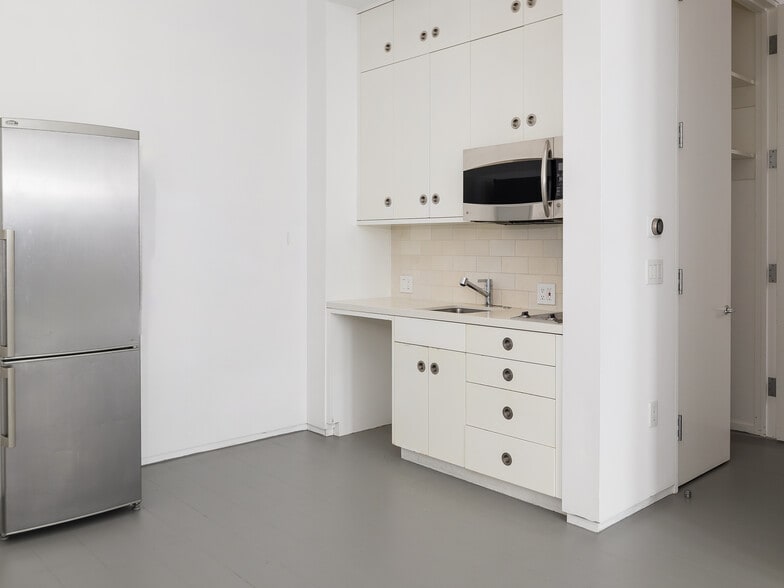 More Photos Of 208 Main St, El Segundo Loft Creative Space For Sale