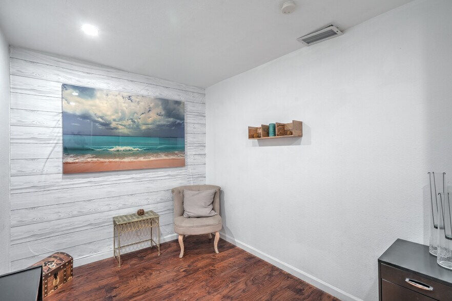 More Photos Of 211 W Atlantic Ave, Henderson Office For Sale