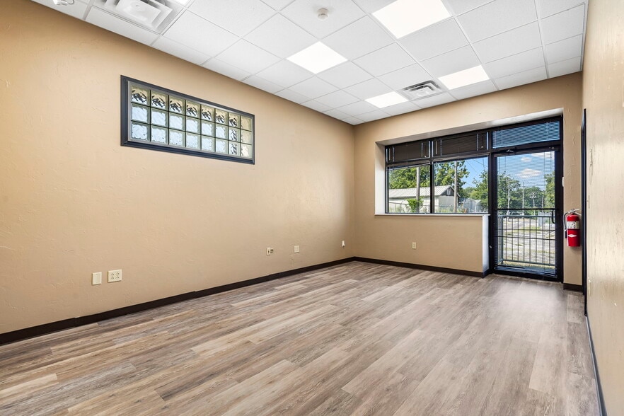 More Photos Of 215 N Grant Ave, Springfield Light Distribution For Lease