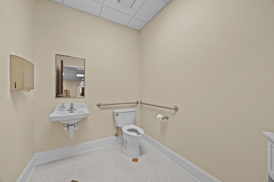 More Photos Of 2223 Hemby Ln, Greenville Medical For Sale