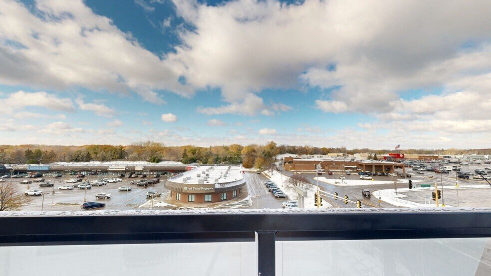 More Photos Of 1700 Plymouth Rd, Minnetonka Apartments For Lease