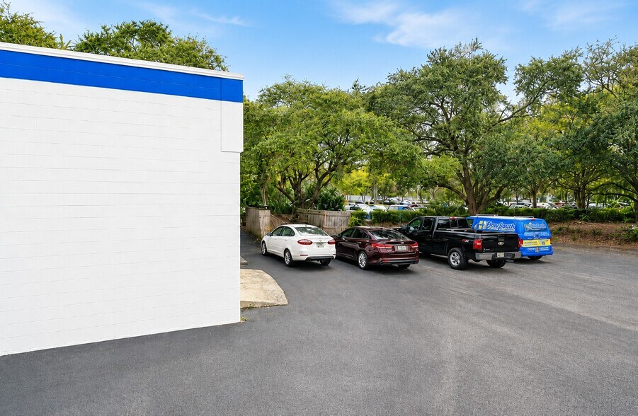 More Photos Of 820 E Altamonte Dr, Altamonte Springs Freestanding For Lease