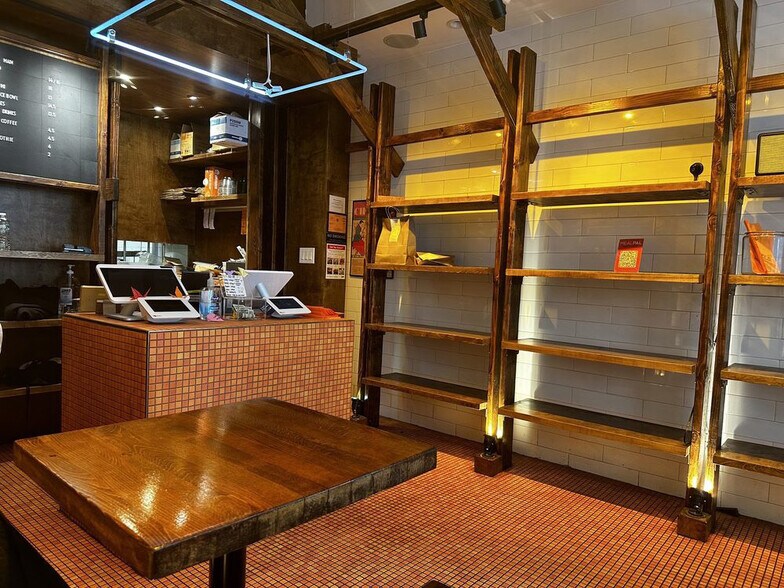 More Photos Of 668 Lexington Ave, New York Apartments For Lease