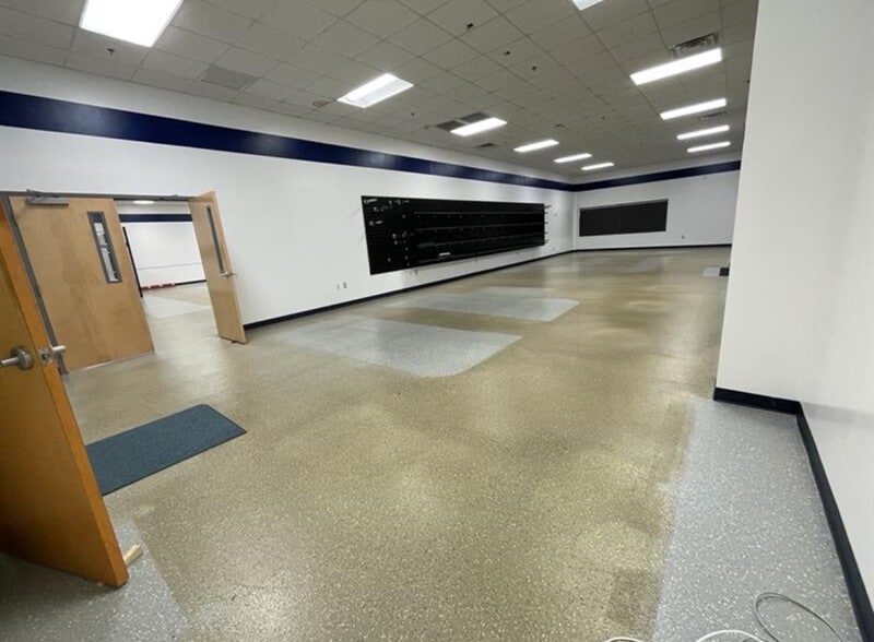 More Photos Of 615 McGee Rd, Anderson Showroom For Lease