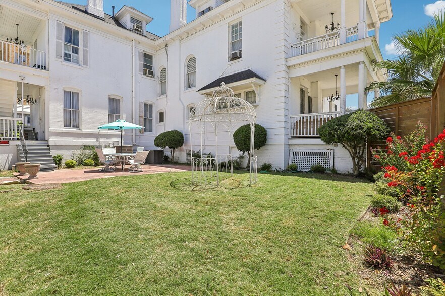 More Photos Of 421 Howard St, San Antonio Hospitality For Sale