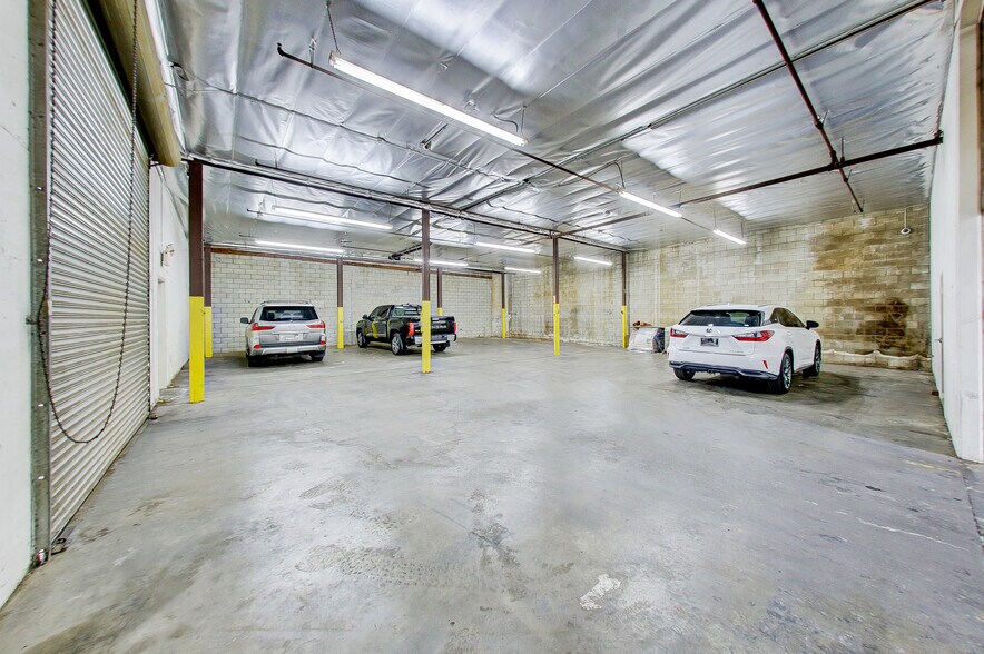 More Photos Of 15220-15250 Texaco Ave, Paramount Warehouse For Lease