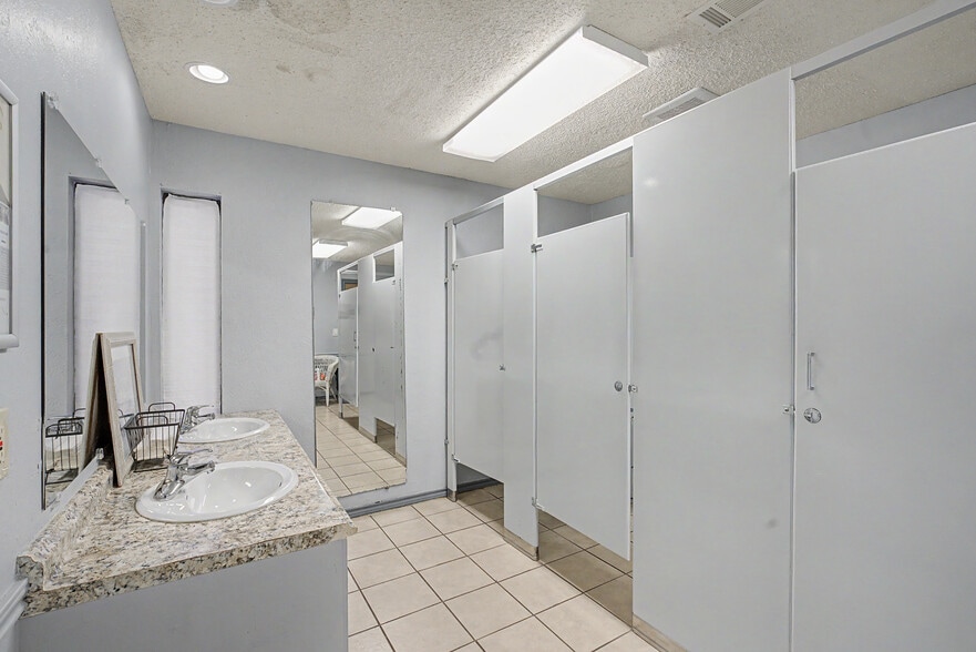 More Photos Of 2111 Skyline Dr, Mesquite Religious Facility For Sale