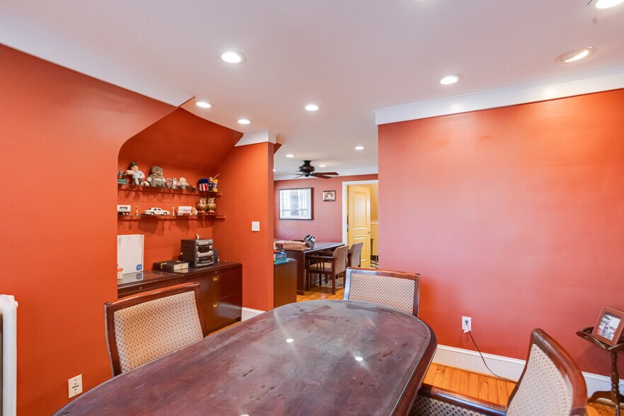 More Photos Of 407 W Pennsylvania Ave, Towson Office For Sale