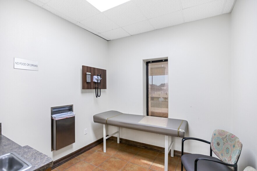 More Photos Of 802 E Expressway 83, La Joya General Retail For Sale