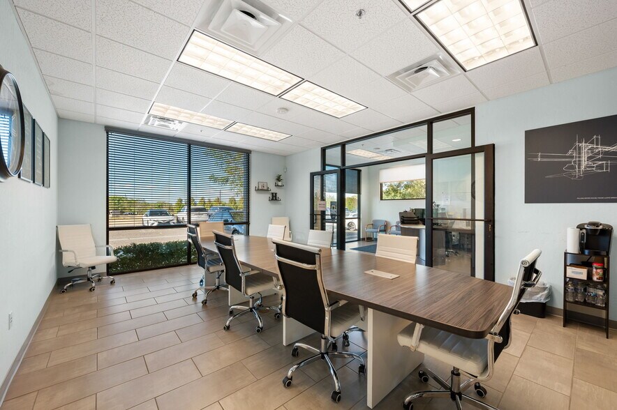 More Photos Of 3207 Lakeside Vlg, Prescott Office For Sale